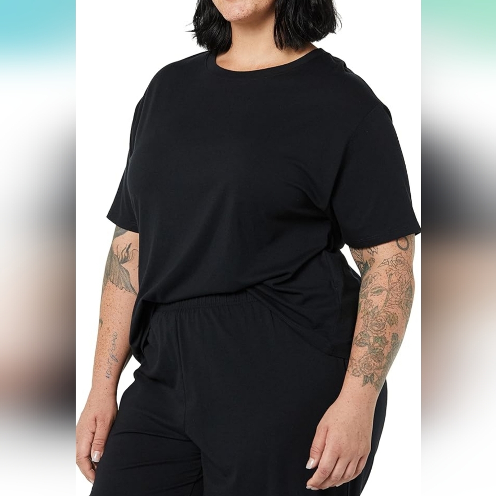 PLUS SIZE Black T-Shirt and Pants Lounge Set - Picture 2 of 6